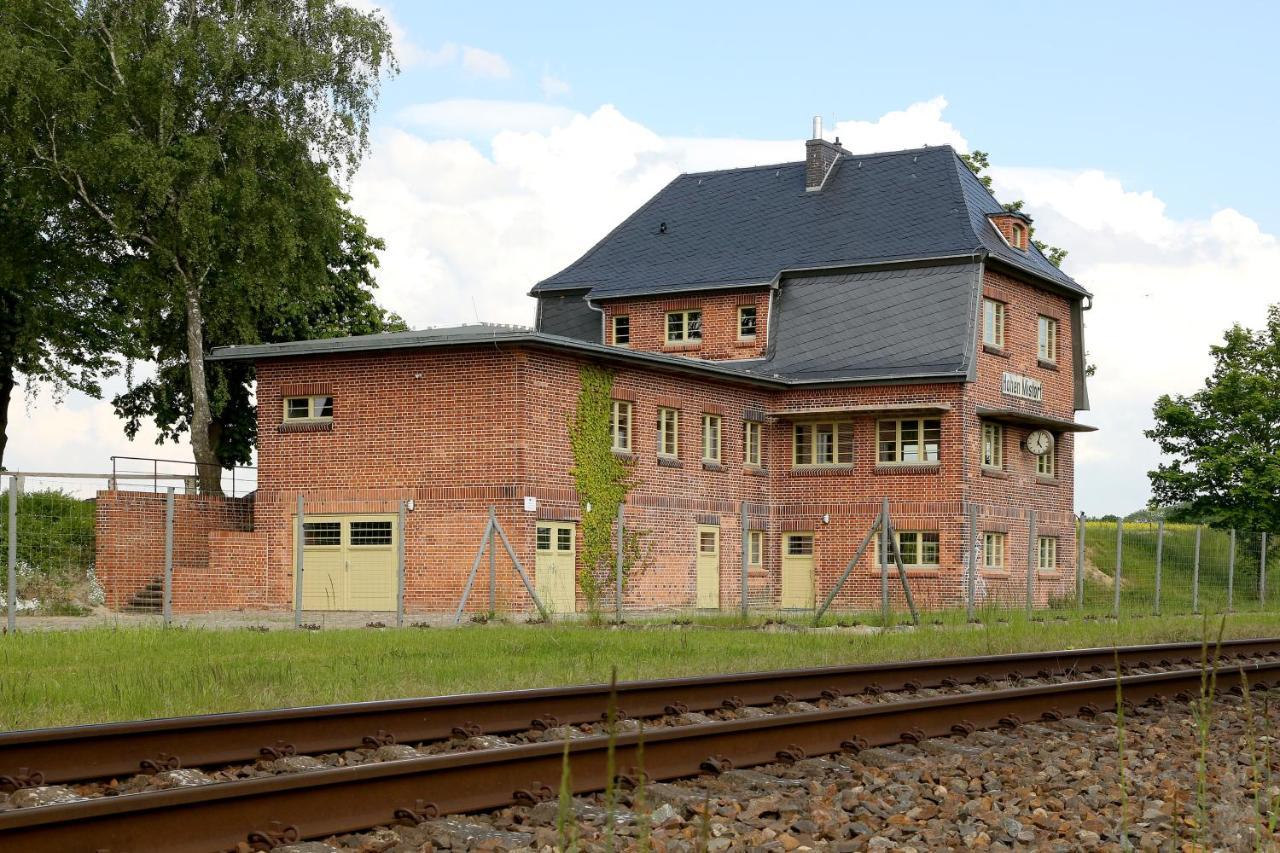 Bahnhof Hohen Mistorf Apartment Exterior photo